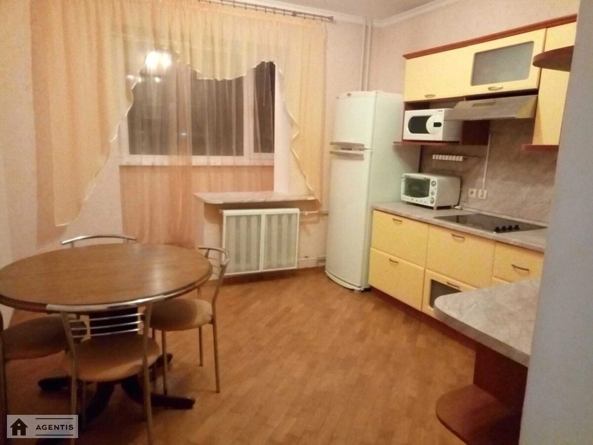 Сдам квартиру 2 комнаты, 66 m², 16 эт./18 этажей. Вишняковская, Киев. 