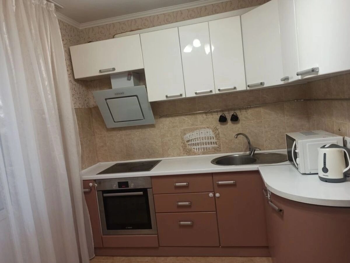 Apartment for rent 1 room, 37 m², 8th fl./10 floors. 46, Vadyma Hetmana ul., Kyiv. 