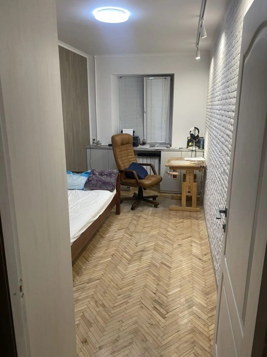 Здам квартиру 3 кімнати, 56 m², 2 пов./5 поверхів. 9, Салютна 9, Київ. 