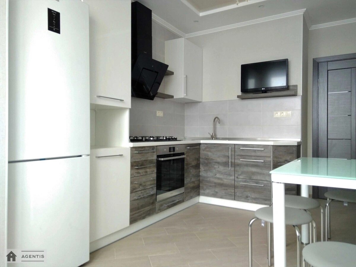 Apartment for rent 1 room, 40 m², 9th fl./10 floors. 39, Boholyubova vul., Kyiv. 