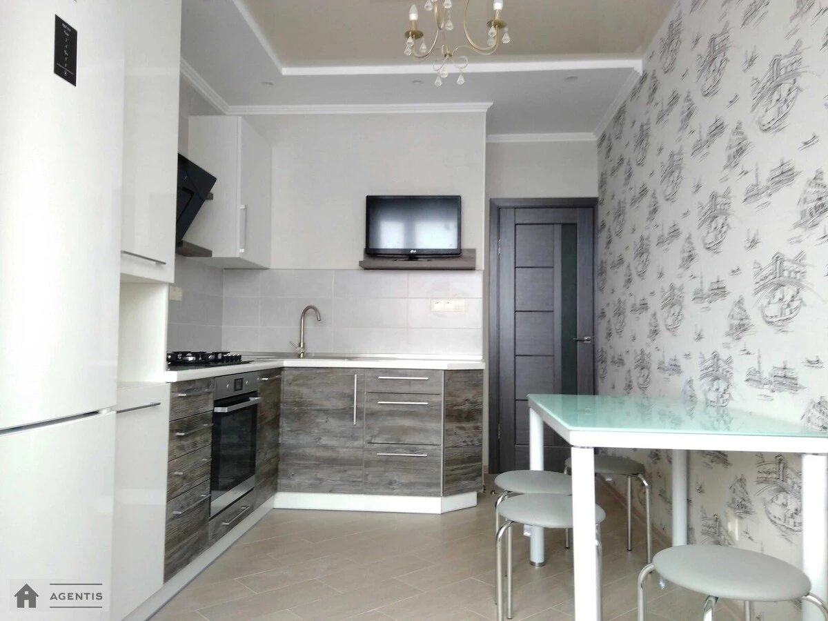 Apartment for rent 1 room, 40 m², 9th fl./10 floors. 39, Boholyubova vul., Kyiv. 