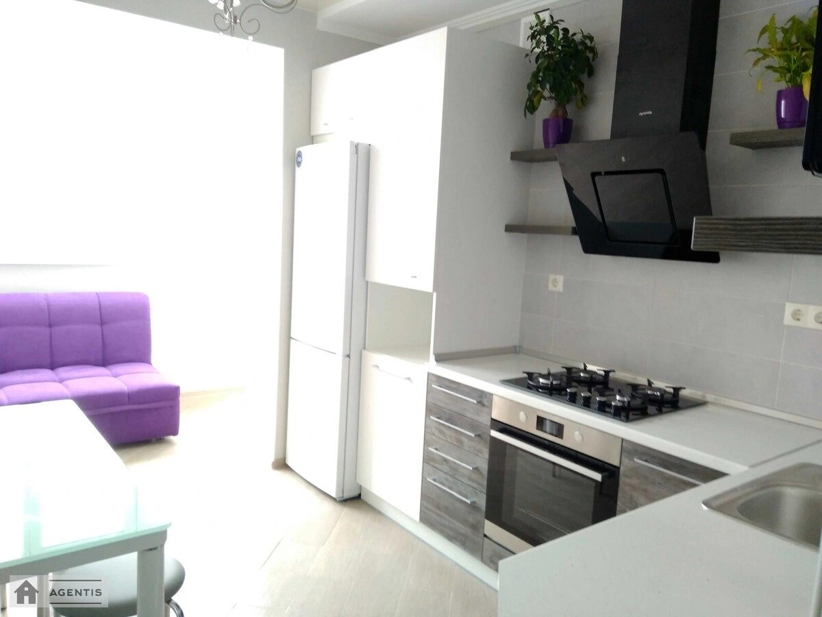 Apartment for rent 1 room, 40 m², 9th fl./10 floors. 39, Boholyubova vul., Kyiv. 