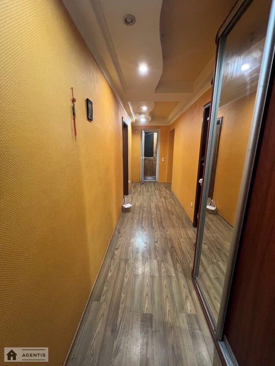 Сдам квартиру 2 комнаты, 60 m², 9 эт./9 этажей. Деснянский район, Киев. 