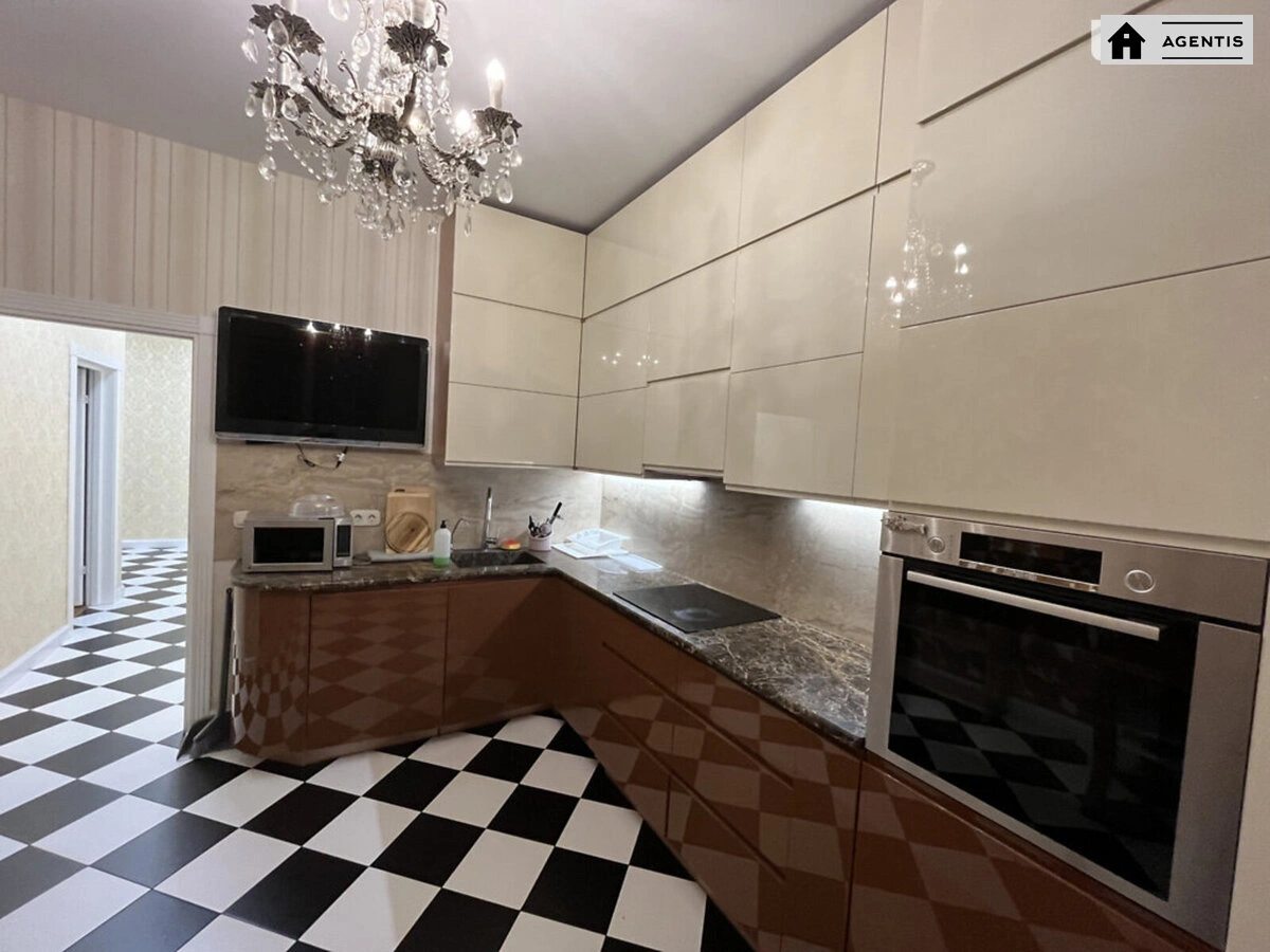 Сдам квартиру 3 комнаты, 98 m², 7 эт./23 этажа. 2, Кирилло-Мефодиевская 2, Киев. 