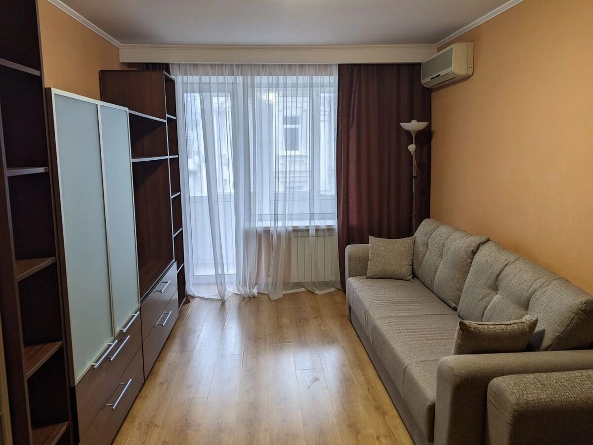 Apartment for rent 1 room, 40 m², 3rd fl./9 floors. Pecherskyy rayon, Kyiv. 