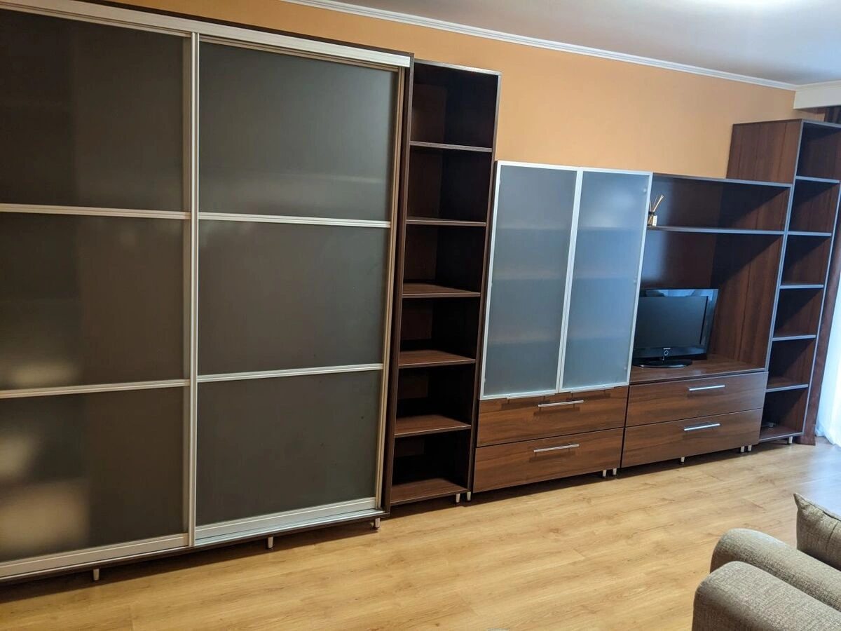 Apartment for rent 1 room, 40 m², 3rd fl./9 floors. Pecherskyy rayon, Kyiv. 