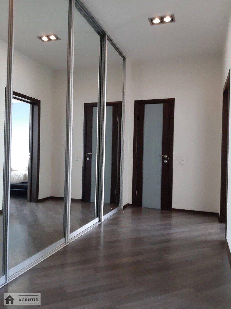 Сдам квартиру 1 комната, 49 m², 9 эт./25 этажей. 3, Степана Руданського вул., Киев. 