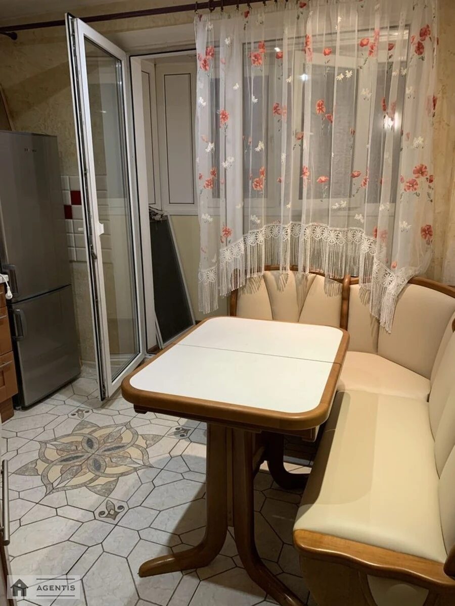 Сдам квартиру 2 комнаты, 45 m², 14 эт./16 этажей. Деснянский район, Киев. 