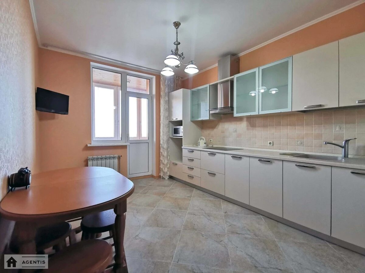 Сдам квартиру 1 комната, 56 m², 4 эт./25 этажей. 1, Єлизавети Чавдар вул., Киев. 