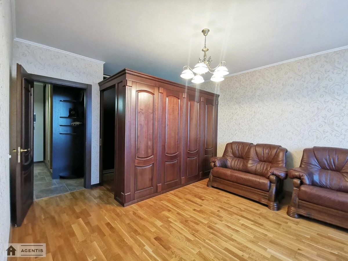 Сдам квартиру 1 комната, 56 m², 4 эт./25 этажей. 1, Єлизавети Чавдар вул., Киев. 