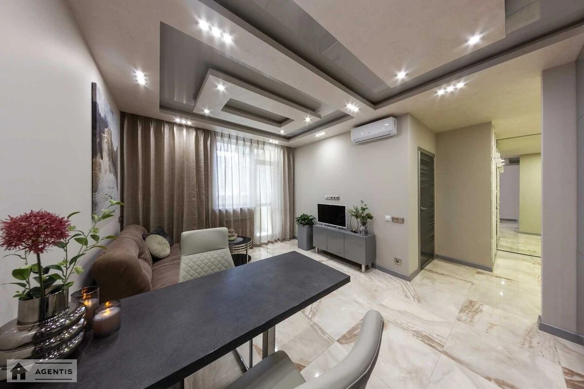 Сдам квартиру 2 комнаты, 56 m², 11 эт./24 этажа. 13, Демиевская 13, Киев. 