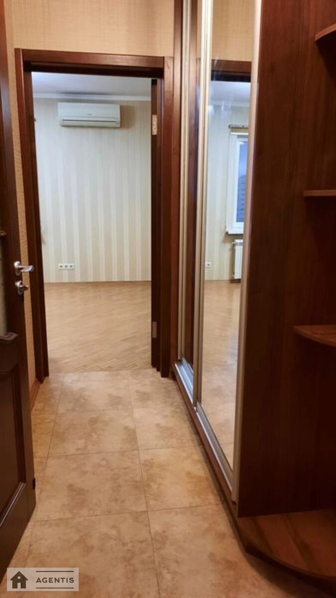 Сдам квартиру 2 комнаты, 69 m², 9 эт./16 этажей. 14, Миколи Ушакова вул., Киев. 