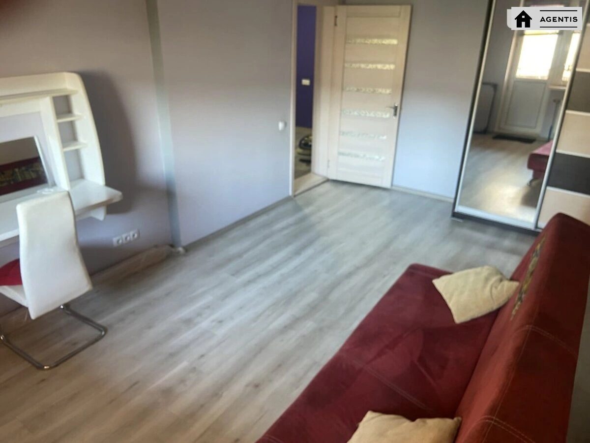 Сдам квартиру 2 комнаты, 68 m², 6 эт./26 этажей. 5, Юрія Кондратюка вул., Киев. 