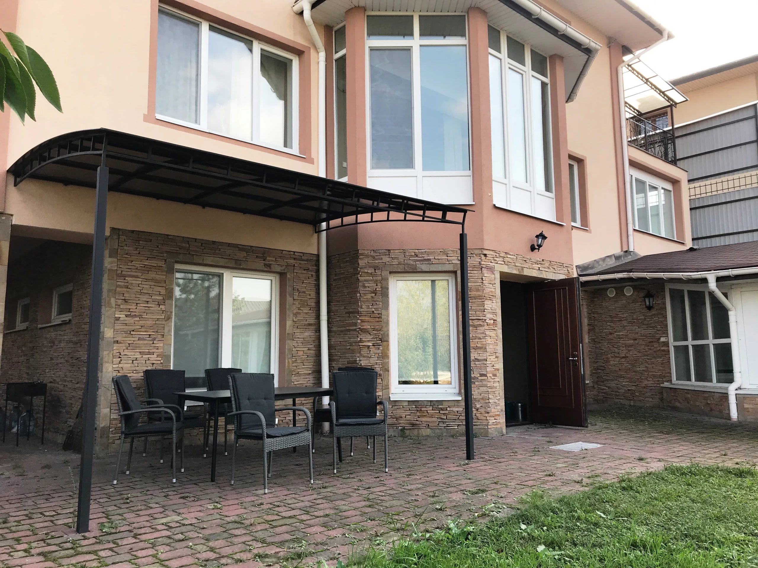 House for sale 8 rooms, 723 m². Pryvitna, Kyiv. 