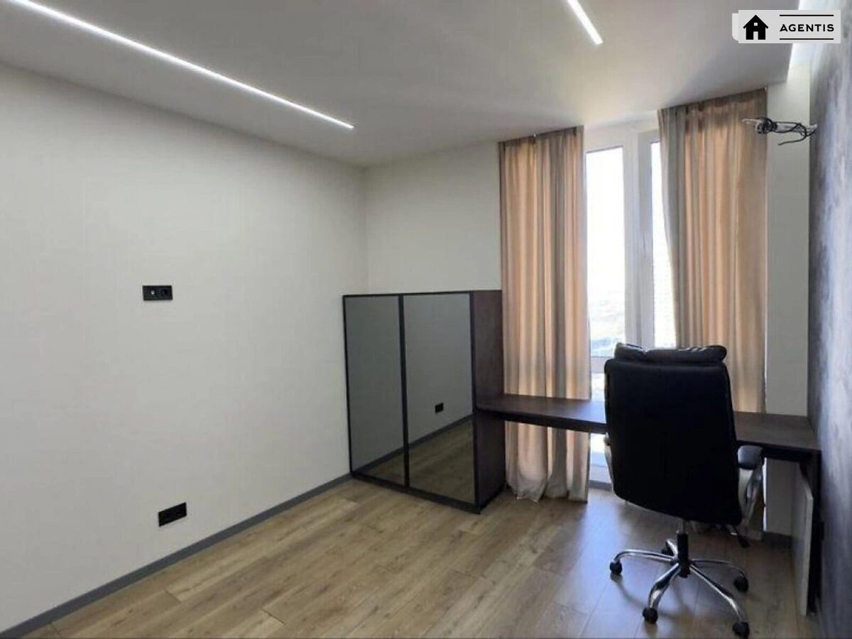 Сдам квартиру 2 комнаты, 70 m², 15 эт./25 этажей. 1, Заречная 1, Киев. 