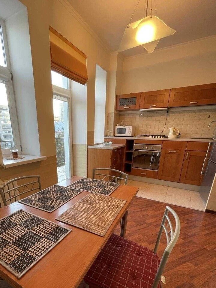 Apartment for rent 2 rooms, 60 m², 6th fl./6 floors. 14, Ivana Mazepy vul., Kyiv. 