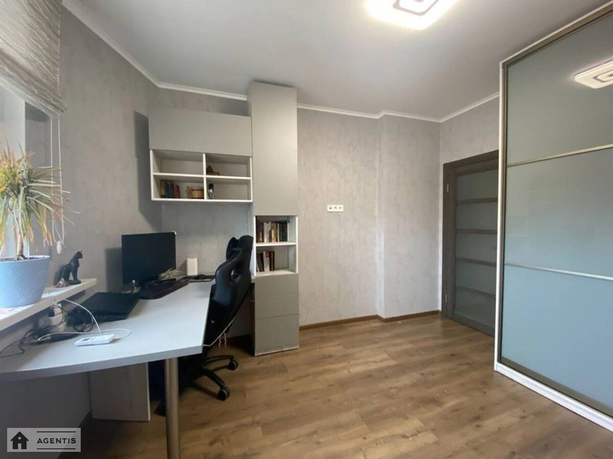 Сдам квартиру 3 комнаты, 94 m², 11 эт./25 этажей. Старонаводницкая, Киев. 