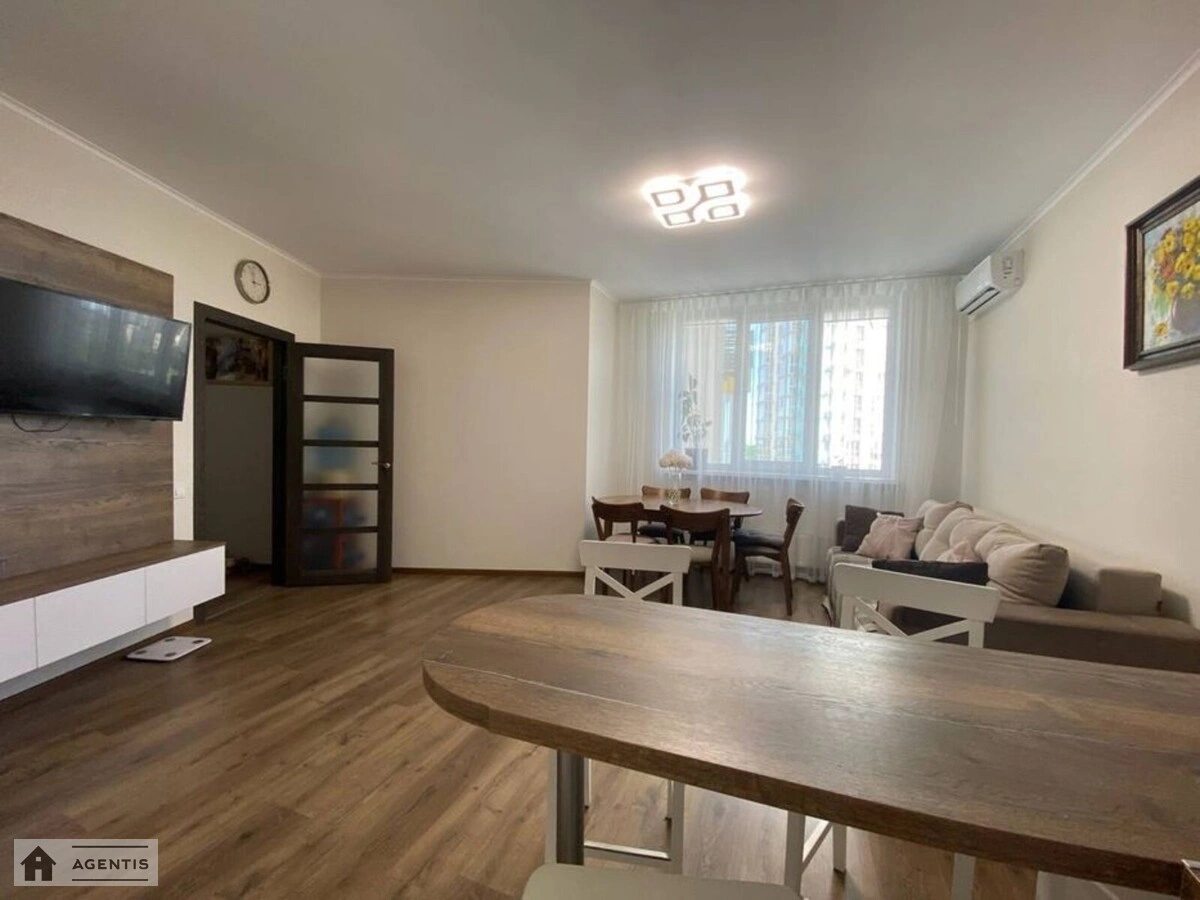 Сдам квартиру 3 комнаты, 94 m², 11 эт./25 этажей. Старонаводницкая, Киев. 