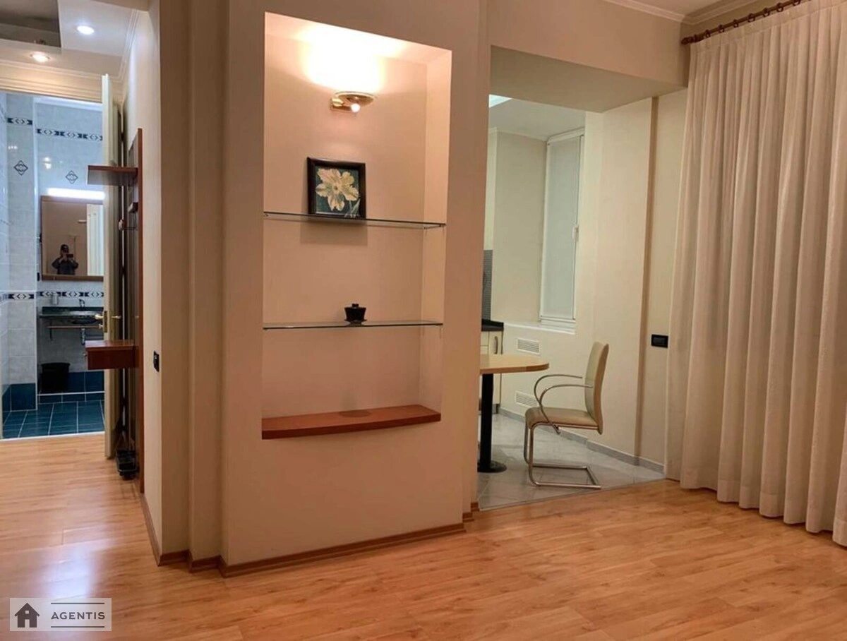 Apartment for rent 3 rooms, 80 m², 2nd fl./7 floors. Shevchenkivskyy rayon, Kyiv. 