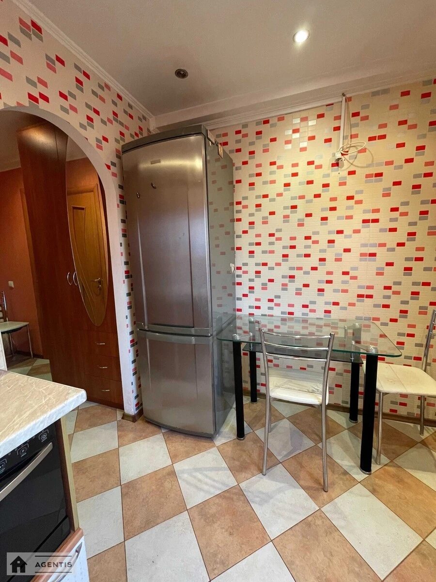 Apartment for rent 1 room, 32 m², 5th fl./9 floors. 5, Mezhova 5, Kyiv. 