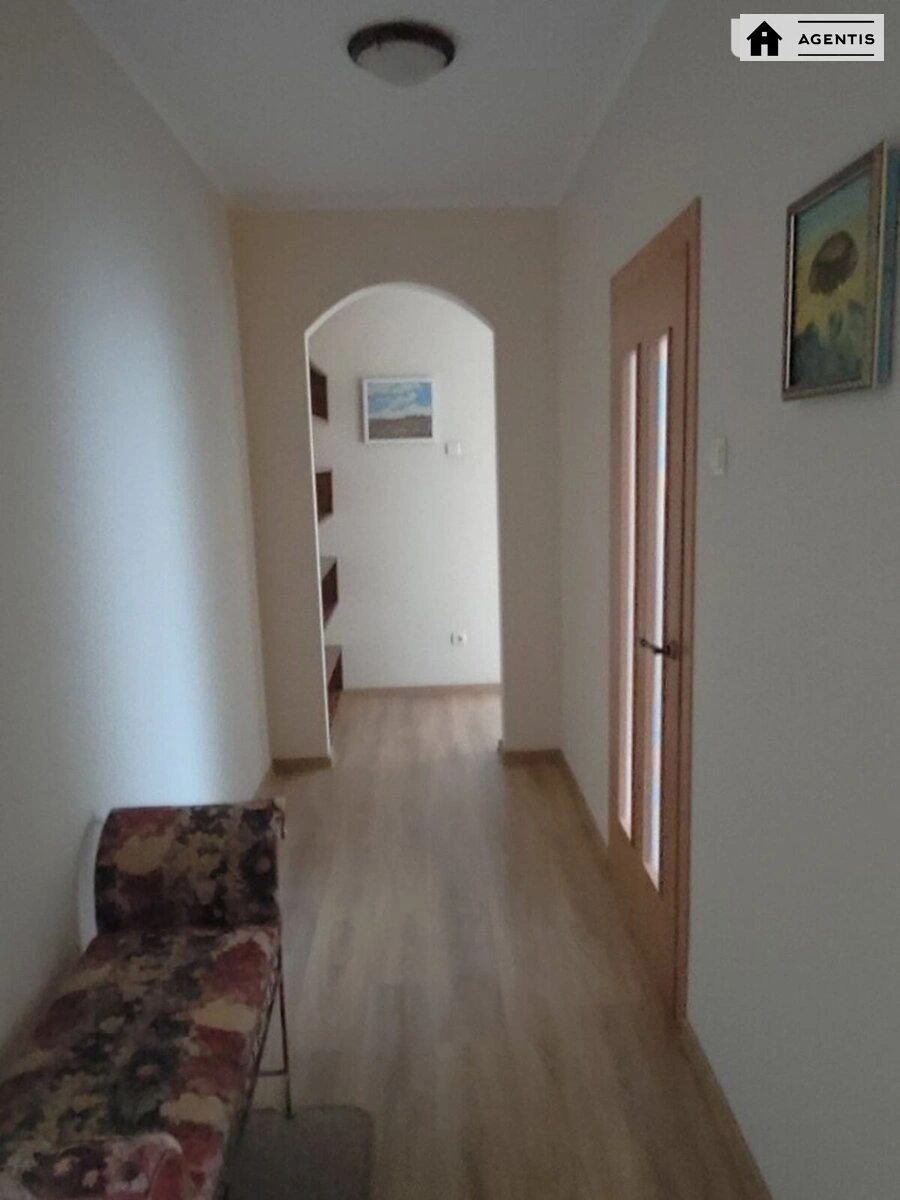 Сдам квартиру 2 комнаты, 74 m², 13 эт./25 этажей. 34, Урловская 34, Киев. 