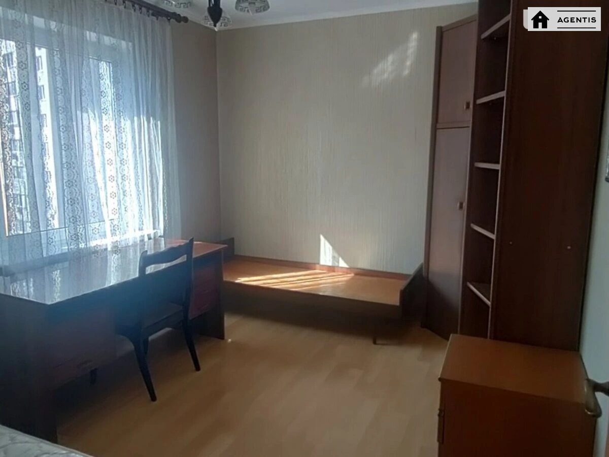 Сдам квартиру 2 комнаты, 74 m², 13 эт./25 этажей. 34, Урловская 34, Киев. 