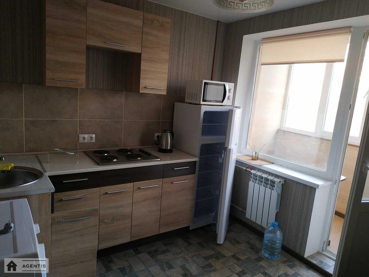 Apartment for rent 1 room, 34 m², 5th fl./16 floors. Heorhiya Honhadze prosp., Kyiv. 