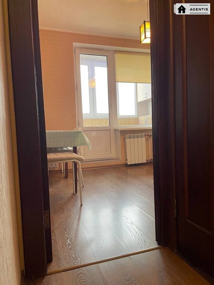 Сдам квартиру 1 комната, 34 m², 6 эт./16 этажей. 49, Юрія Іллєнка вул. (Мельникова), Киев. 