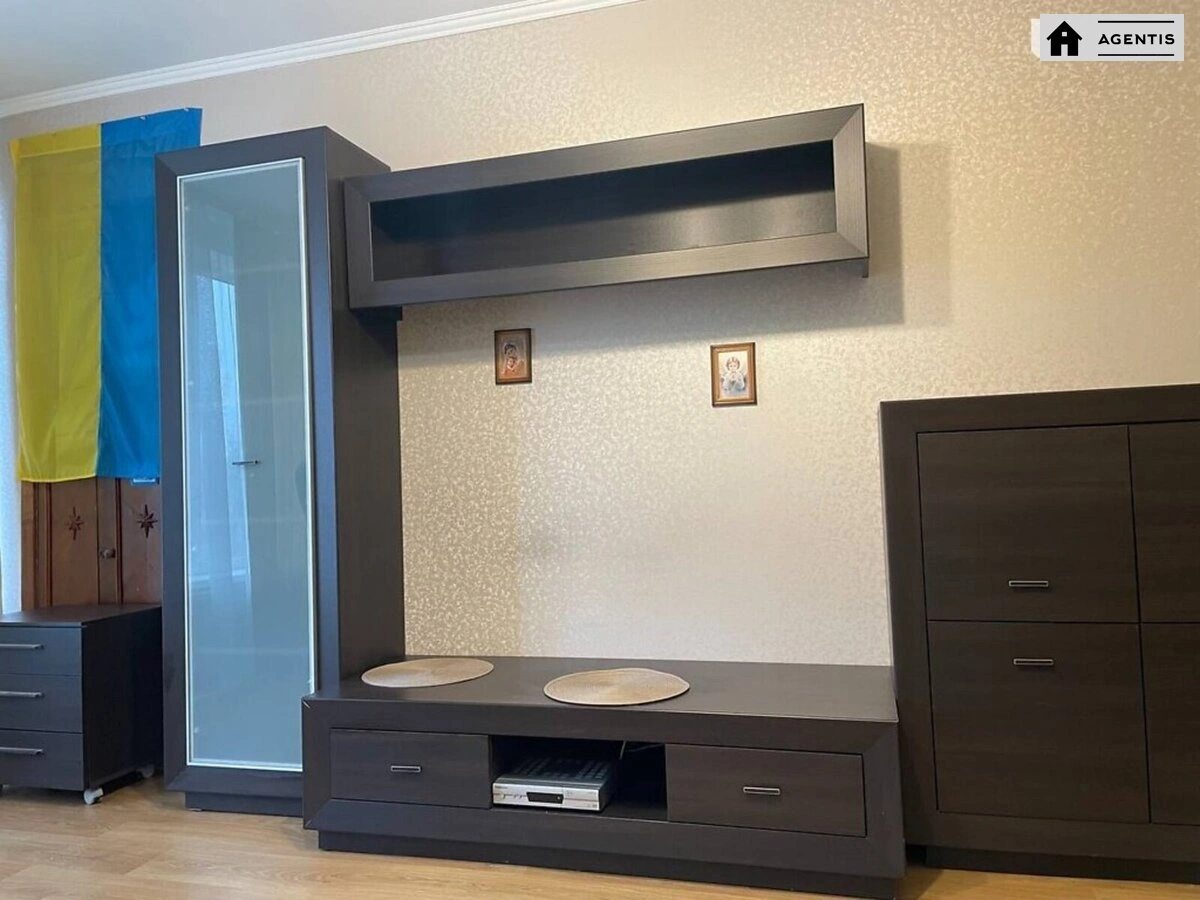 Сдам квартиру 1 комната, 34 m², 6 эт./16 этажей. 49, Юрія Іллєнка вул. (Мельникова), Киев. 