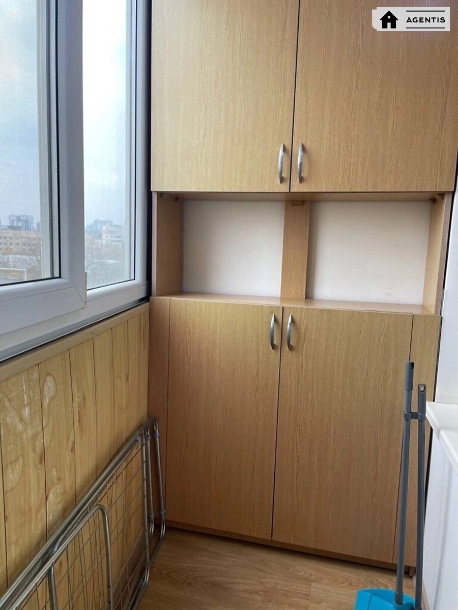 Сдам квартиру 1 комната, 34 m², 6 эт./16 этажей. 49, Юрія Іллєнка вул. (Мельникова), Киев. 