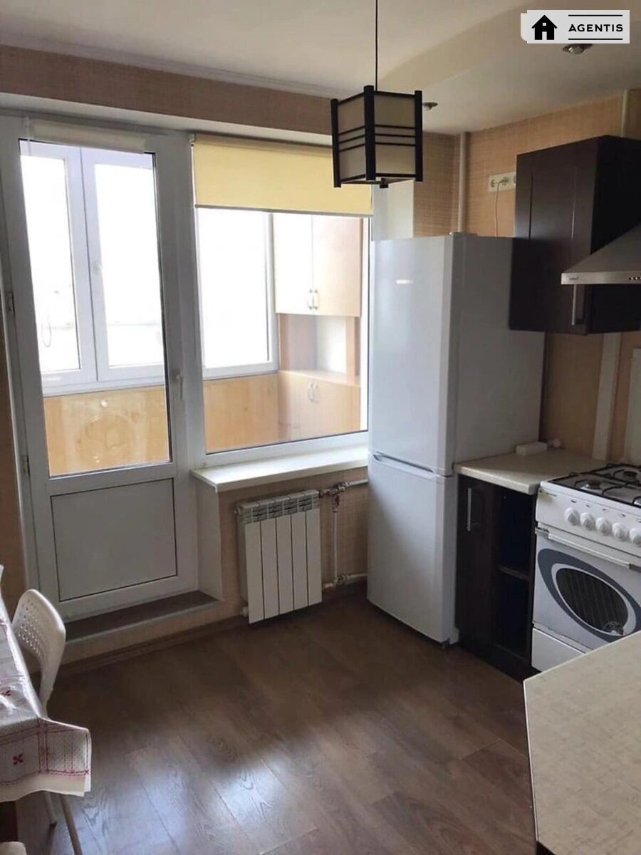 Сдам квартиру 1 комната, 34 m², 6 эт./16 этажей. 49, Юрія Іллєнка вул. (Мельникова), Киев. 