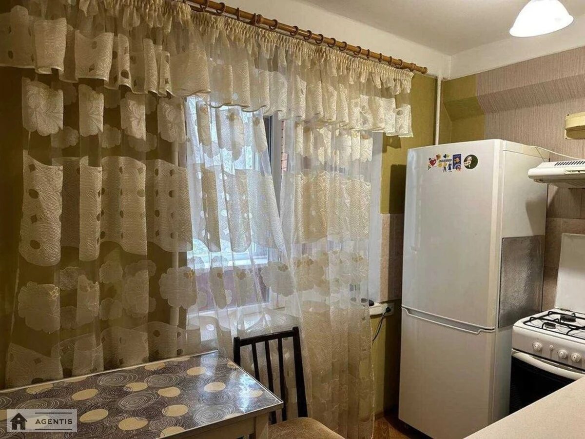 Здам квартиру 2 кімнати, 45 m², 5 пов./9 поверхів. 13, Жуля Верна бульв. (Ромена Роллана), Київ. 