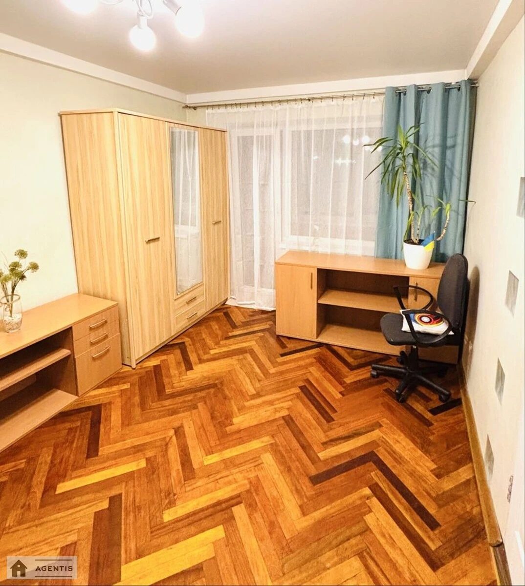 Здам квартиру 1 кімната, 30 m², 3 пов./5 поверхів. Миропільська, Київ. 