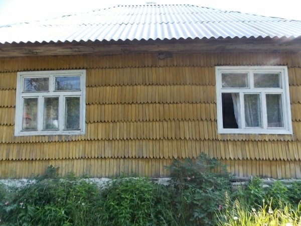 House for sale. 3 rooms, 84 m², 1 floor. 63, S,Perekhresnyy, Uzhhorod. 