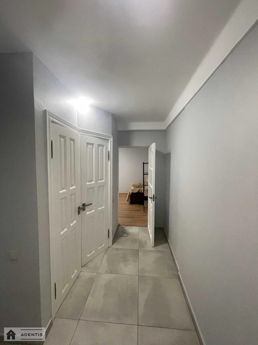 Сдам квартиру 1 комната, 35 m², 2 эт./9 этажей. 9, Павла Тичини просп., Киев. 