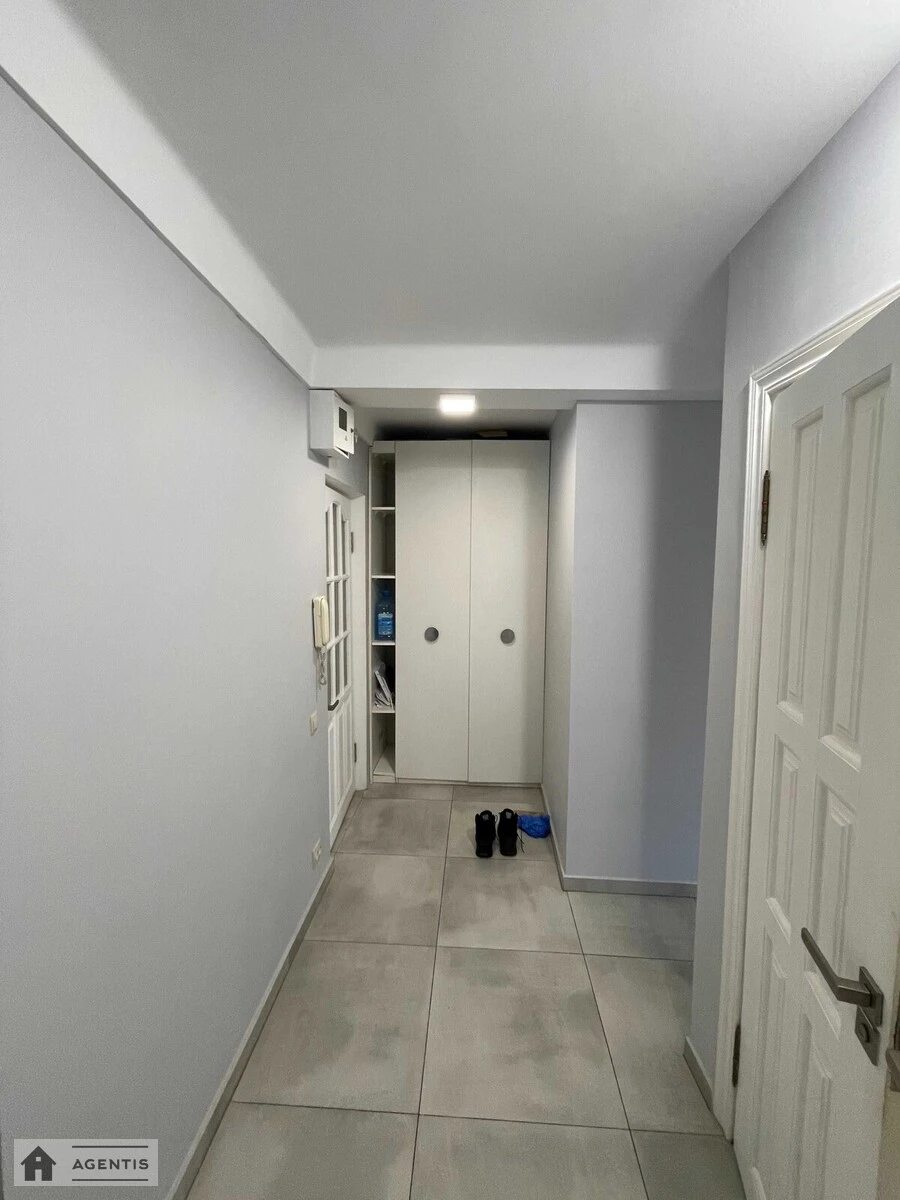 Сдам квартиру 1 комната, 35 m², 2 эт./9 этажей. 9, Павла Тичини просп., Киев. 