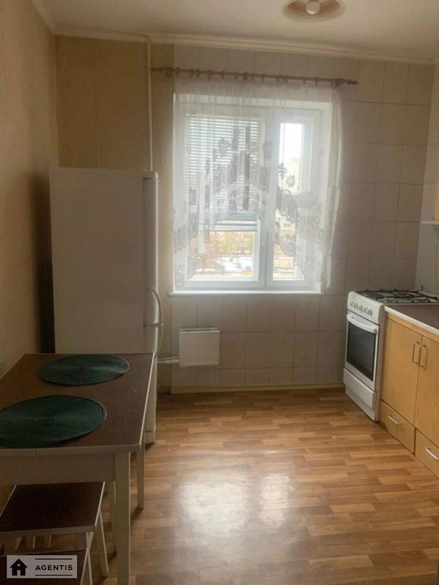 Apartment for rent 2 rooms, 52 m², 7th fl./9 floors. 6, Trostyanetcka 6, Kyiv. 