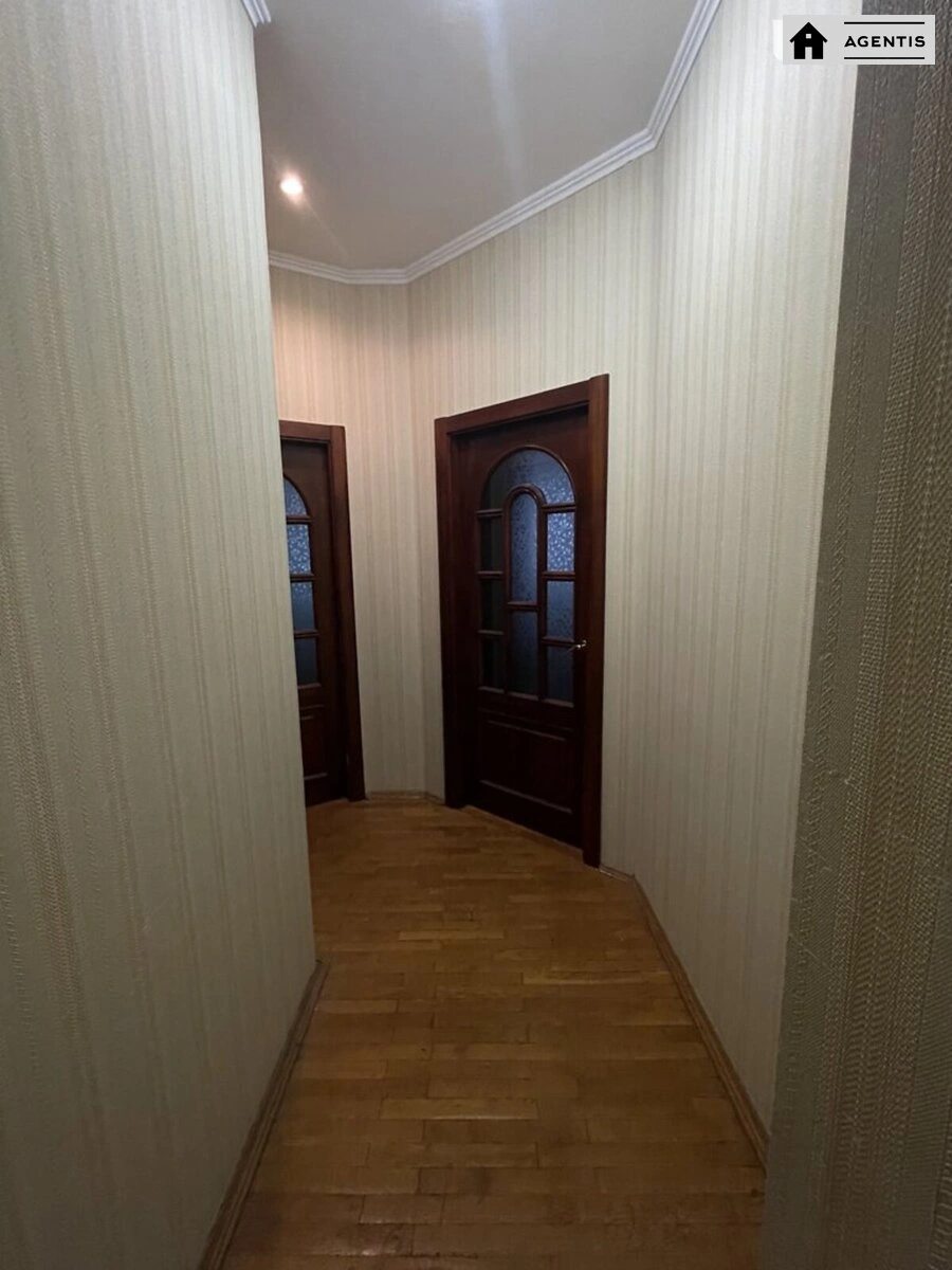 Сдам квартиру 1 комната, 39 m², 2 эт./10 этажей. 13, Стадионная 13, Киев. 