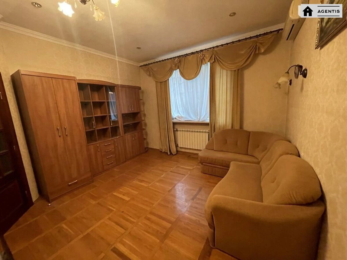 Сдам квартиру 1 комната, 39 m², 2 эт./10 этажей. 13, Стадионная 13, Киев. 