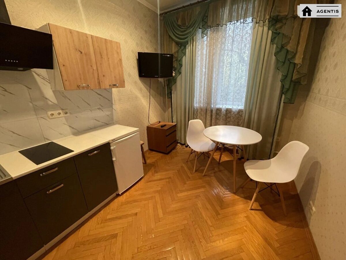 Сдам квартиру 1 комната, 39 m², 2 эт./10 этажей. 13, Стадионная 13, Киев. 