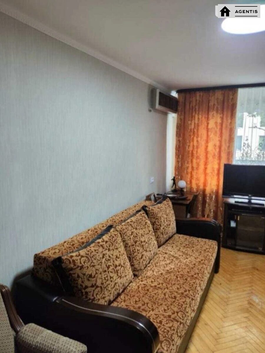 Apartment for rent 2 rooms, 45 m², 3rd fl./5 floors. 4, Pavla Chubynskoho vul. Krupskoyi, Kyiv. 