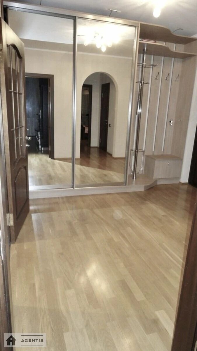 Apartment for rent 2 rooms, 68 m², 21st fl./22 floors. Holosiyivskyy rayon, Kyiv. 