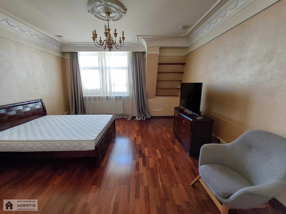 Apartment for rent 3 rooms, 130 m², 5th fl./5 floors. 1, Andriyivskiy 1, Kyiv. 