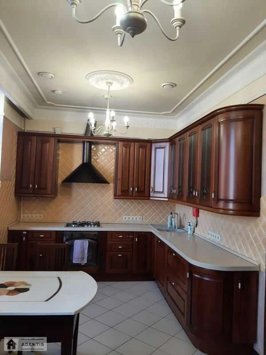 Apartment for rent 3 rooms, 130 m², 5th fl./5 floors. 1, Andriyivskiy 1, Kyiv. 