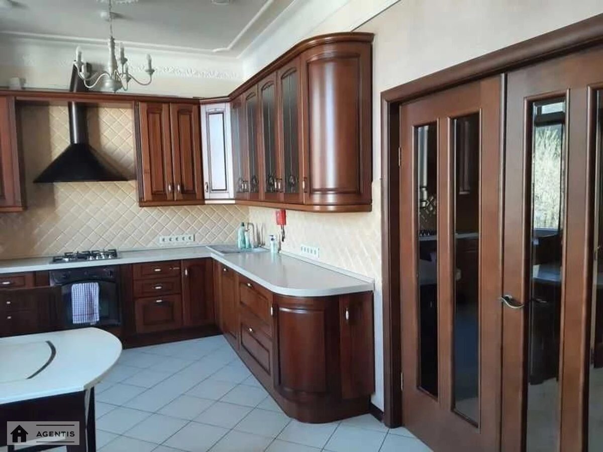 Apartment for rent 3 rooms, 130 m², 5th fl./5 floors. 1, Andriyivskiy 1, Kyiv. 