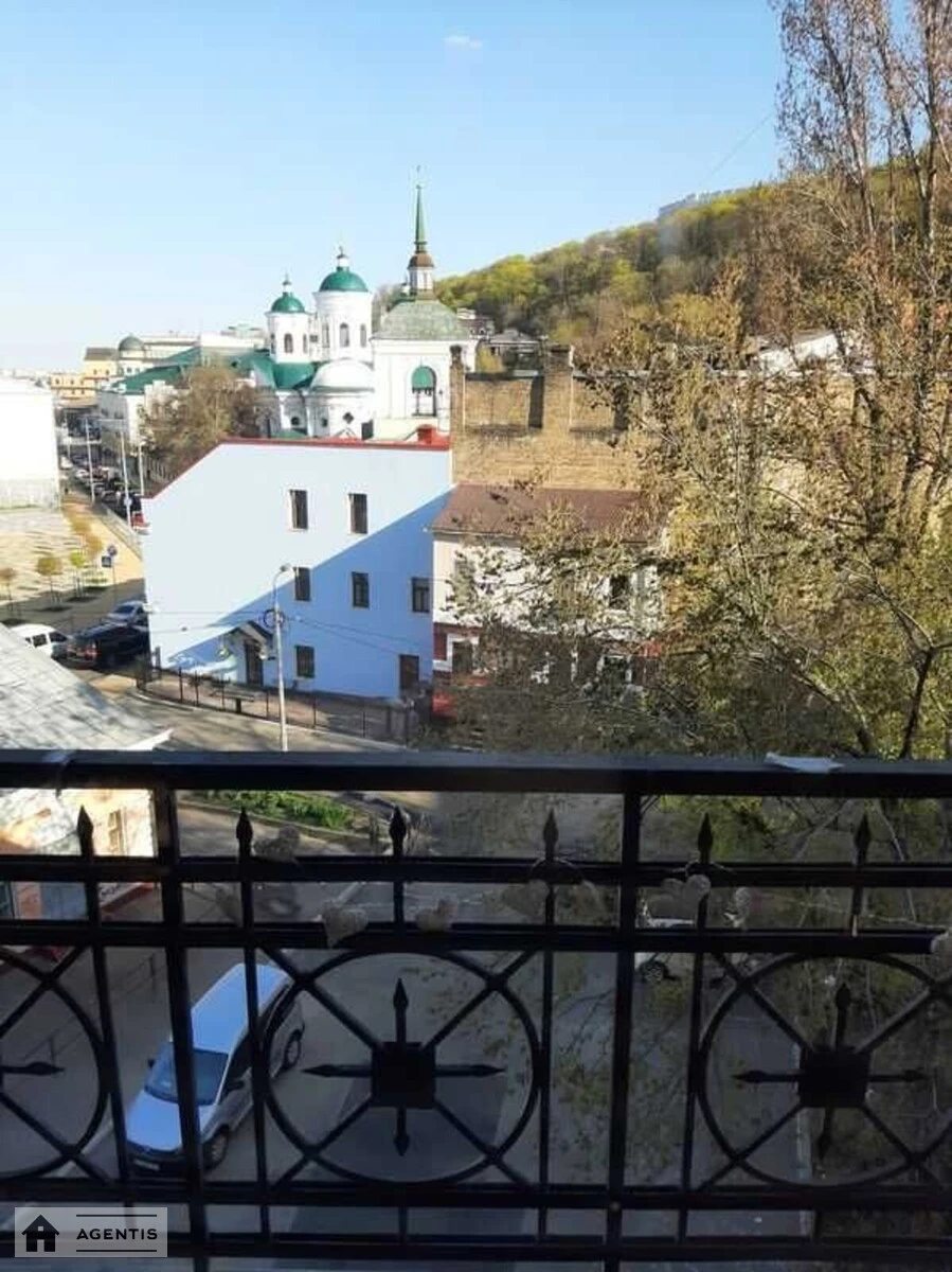 Apartment for rent 3 rooms, 130 m², 5th fl./5 floors. 1, Andriyivskiy 1, Kyiv. 