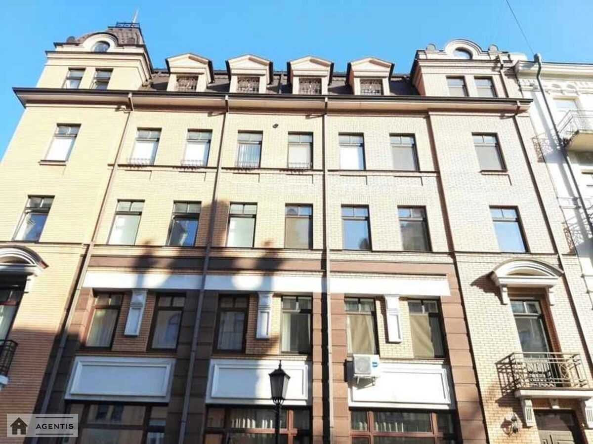 Apartment for rent 3 rooms, 130 m², 5th fl./5 floors. 1, Andriyivskiy 1, Kyiv. 