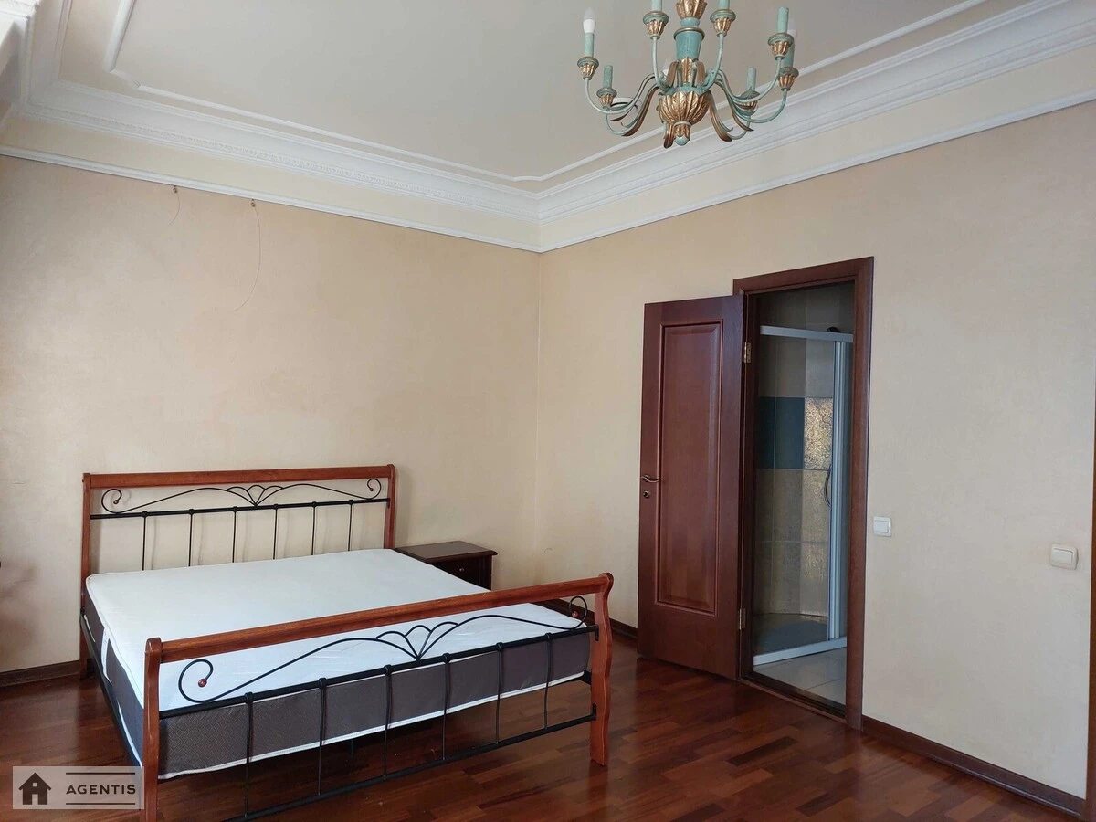 Apartment for rent 3 rooms, 130 m², 5th fl./5 floors. 1, Andriyivskiy 1, Kyiv. 