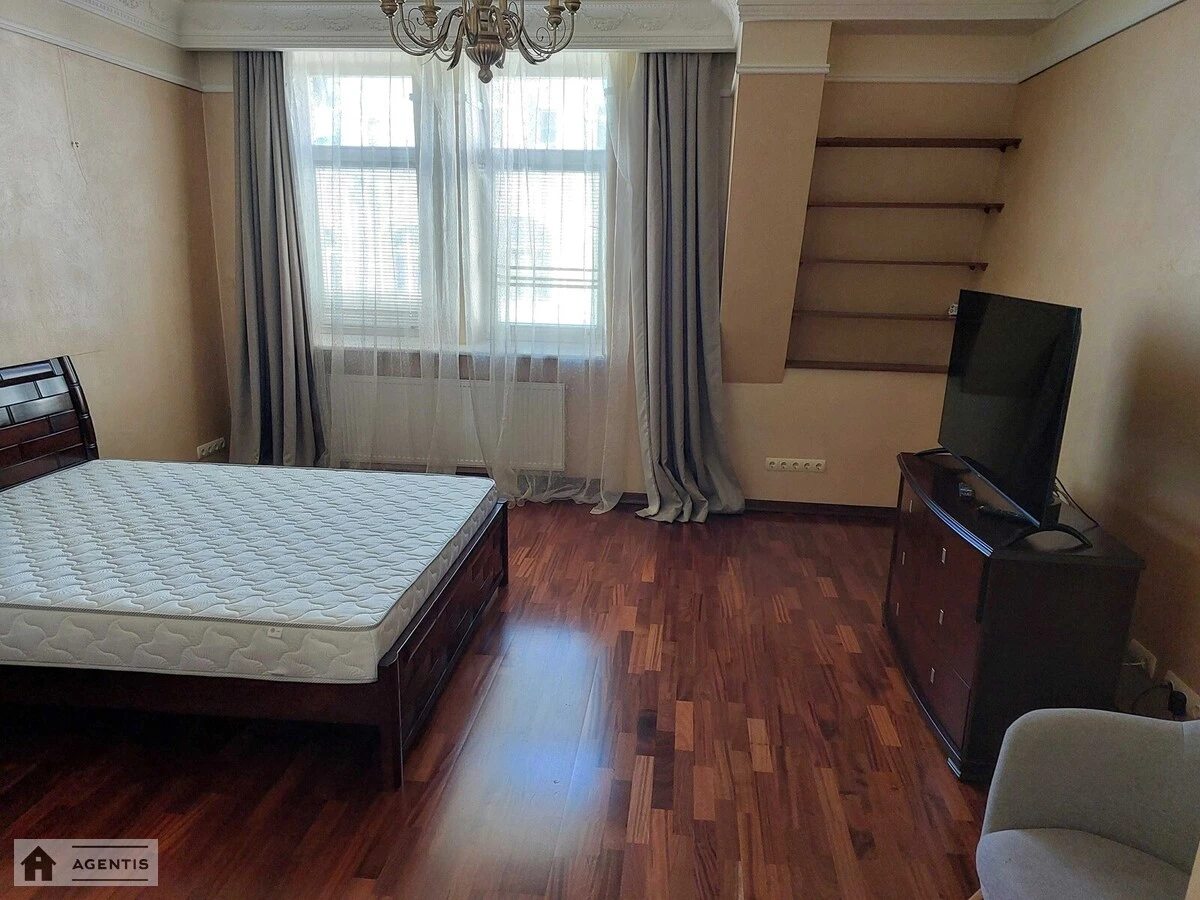 Apartment for rent 3 rooms, 130 m², 5th fl./5 floors. 1, Andriyivskiy 1, Kyiv. 