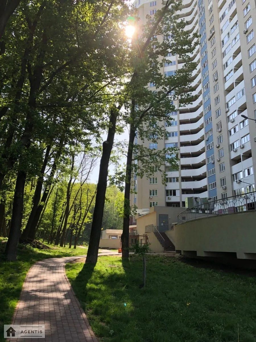 Сдам квартиру 3 комнаты, 108 m², 21 эт./25 этажей. 73, Рижская 73, Киев. 